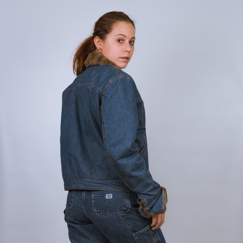 LIZ CLAIBORNE JEAN JACKET WITH FAUX FUR DETAILS - Picture 4 of 5